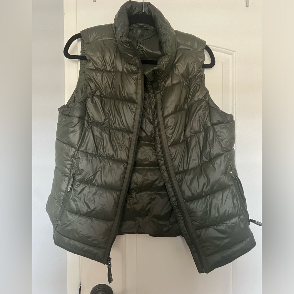 Andrew Marc Performance Roberta Packable Puffer V… - image 1